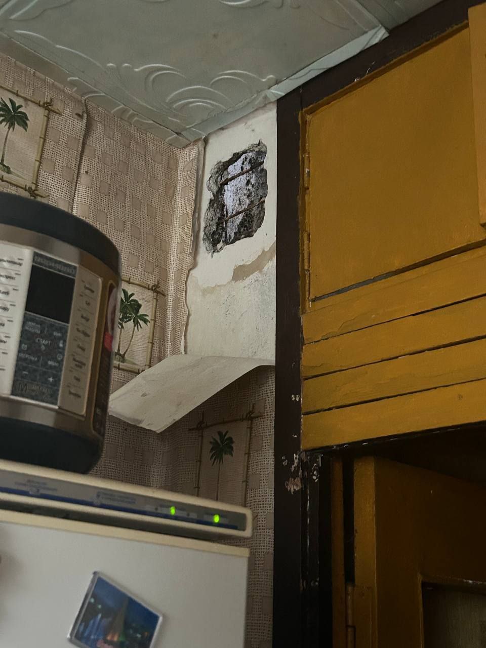 Квартира одного из домов по проспекту Ленина попадание в кровлю