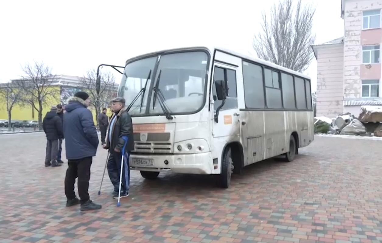 Глава Тульской области передал горловскому водителю автобус