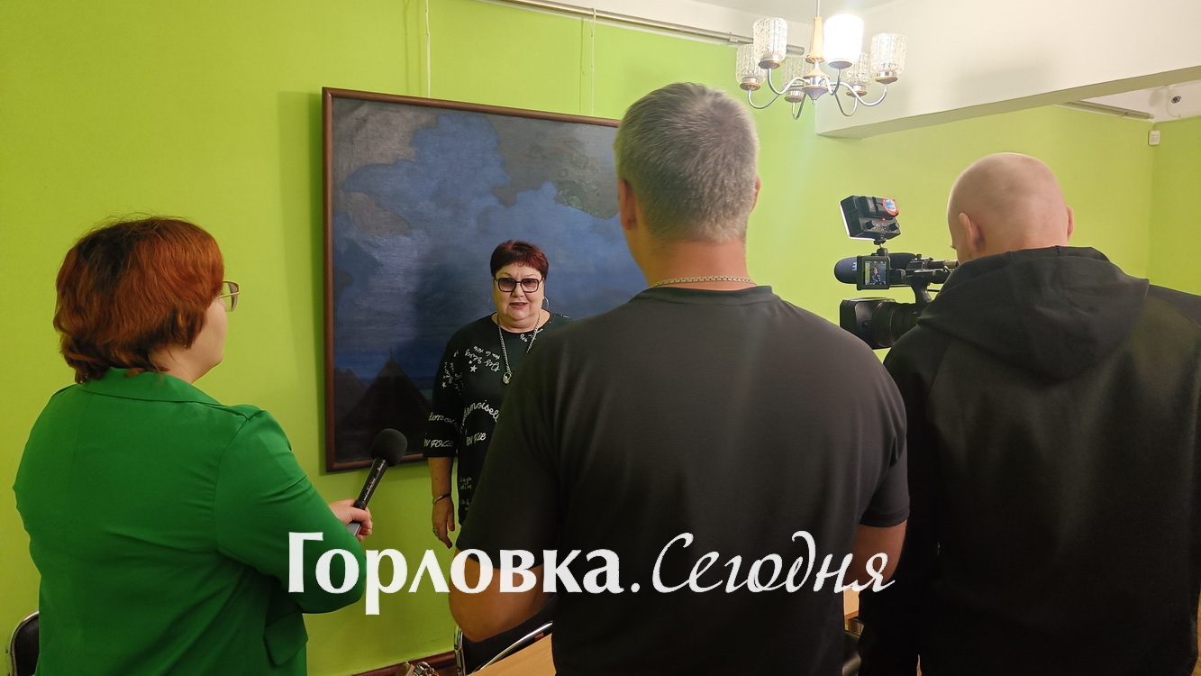 5. Онлайн-заседание командной группы 19.06.2025. Директор музея дает развернутый комментарий представителям СМИ