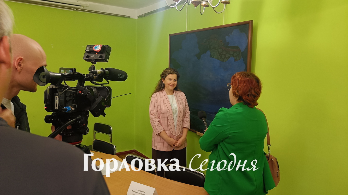 6. Онлайн-заседание командной группы 19.06.2025. Руководитель проекта дает развернутый комментарий представителям СМИ