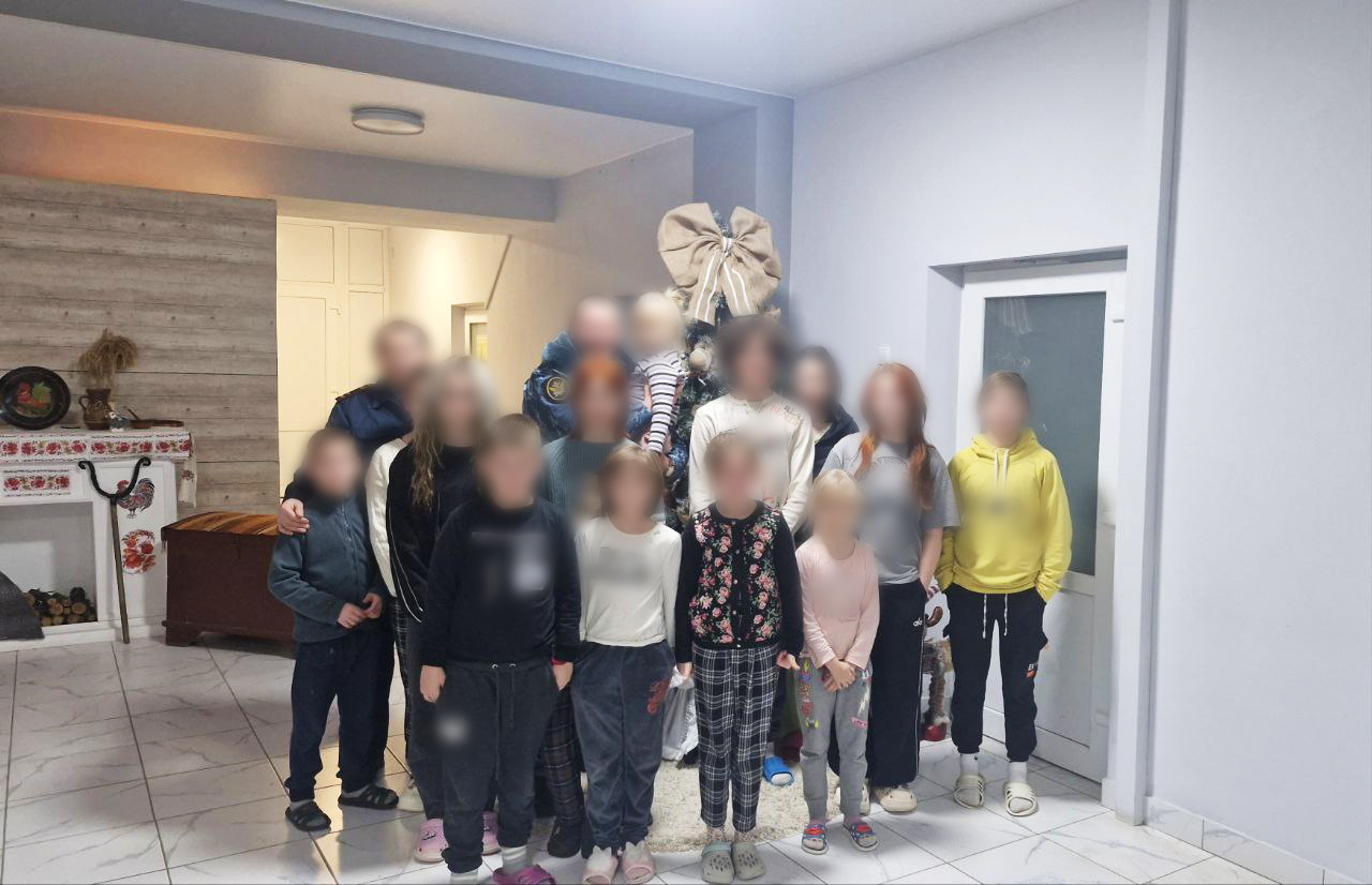 Сотрудники ИК-4 г. Горловки навестили подопечных детского социального центра