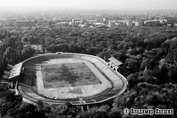 Горловский стадион. Фото Владимир Лапшин