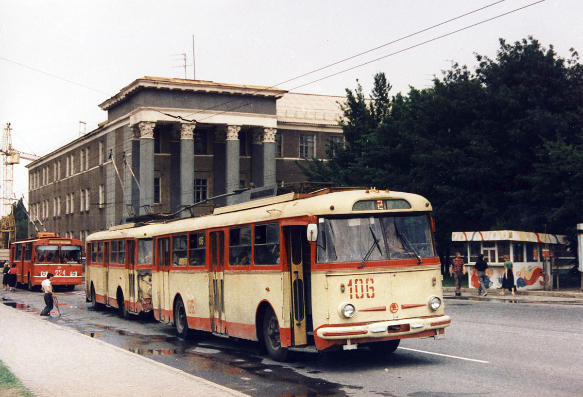 Горловка, Škoda 9Tr № 106 + № 156 — маршрут 2, площадь Победы