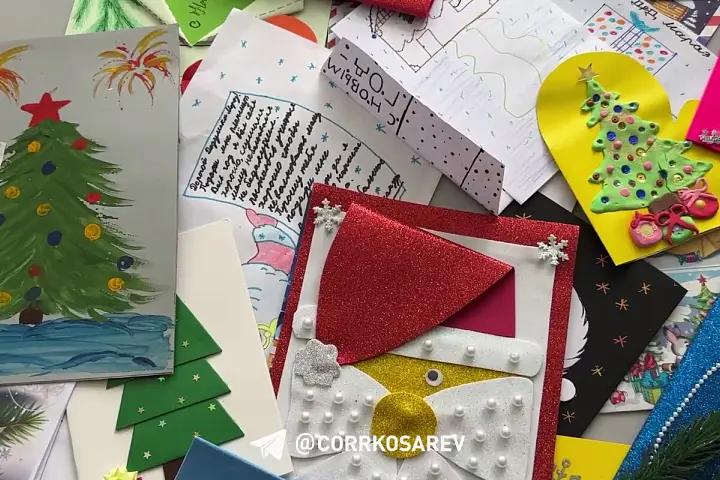 Российский Дед Мороз исполняет мечты детей