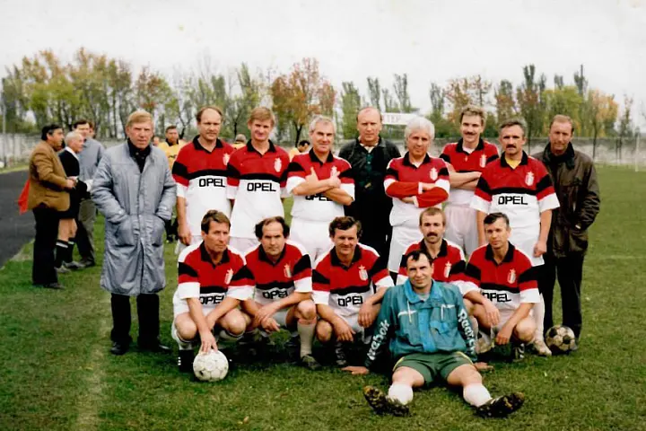 Команда ветеранов горловского футбола перед матчем